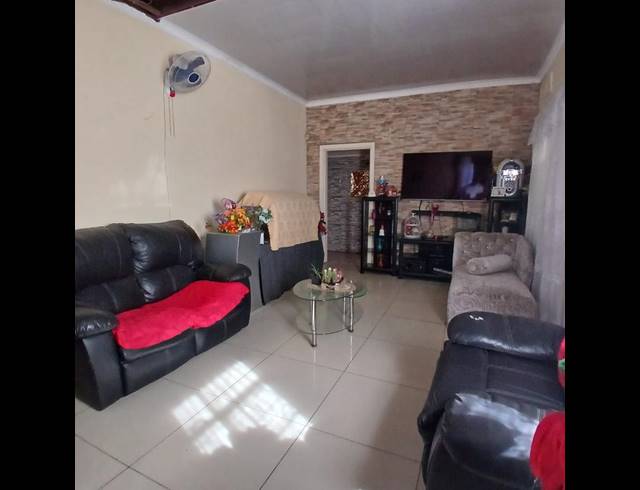 3 BEDROOM HOUSE FOR SALE IN MONTCLAIR